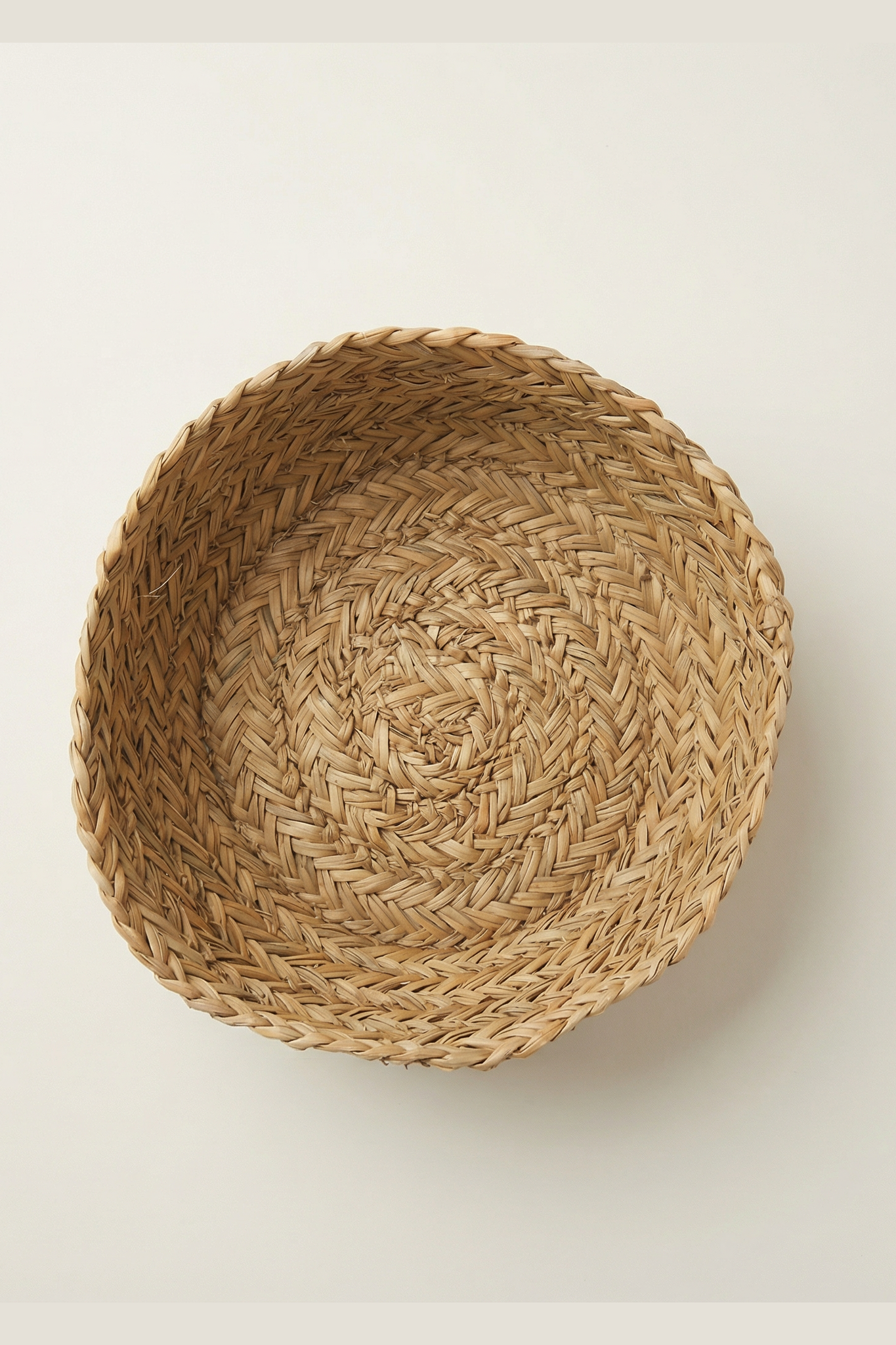 Classic Round Seagrass Basket – Flat Bottom Design