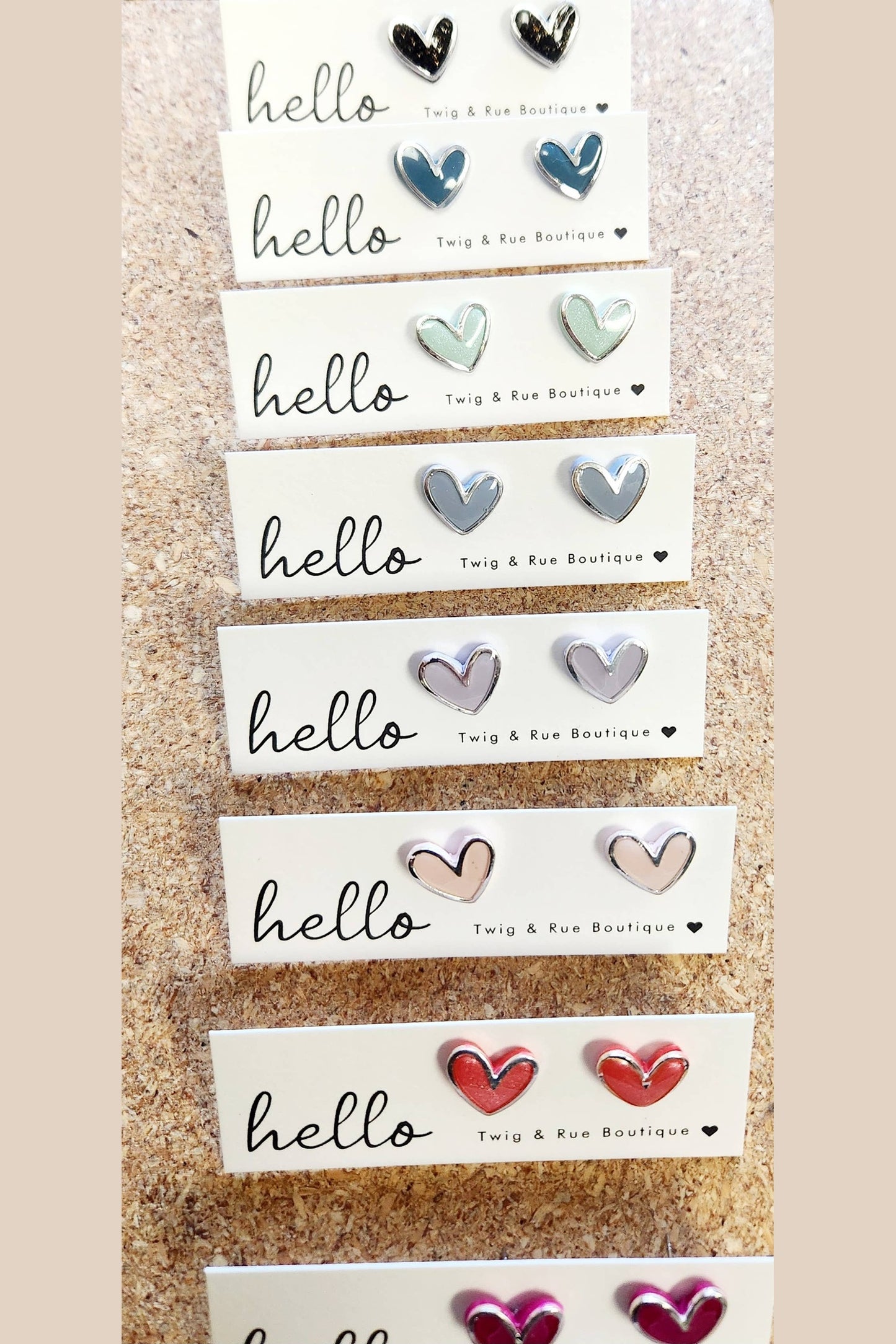 Heart clay studs: White Pearl / Gold heart