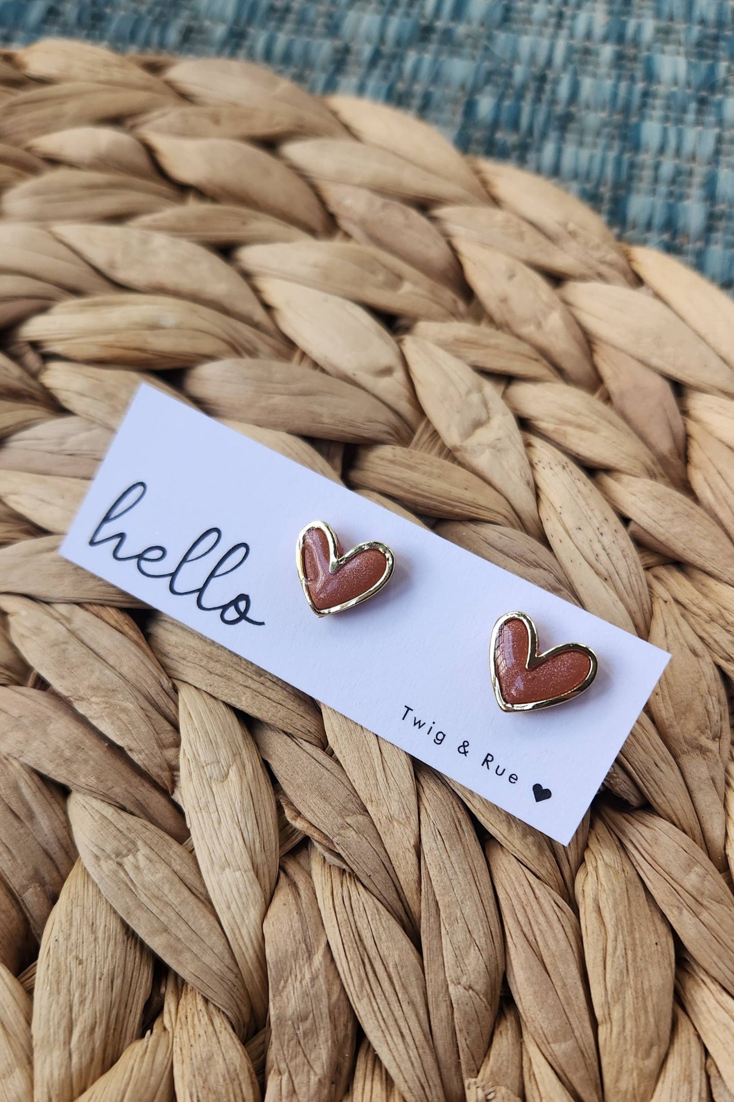 Heart clay studs: White Pearl / Gold heart