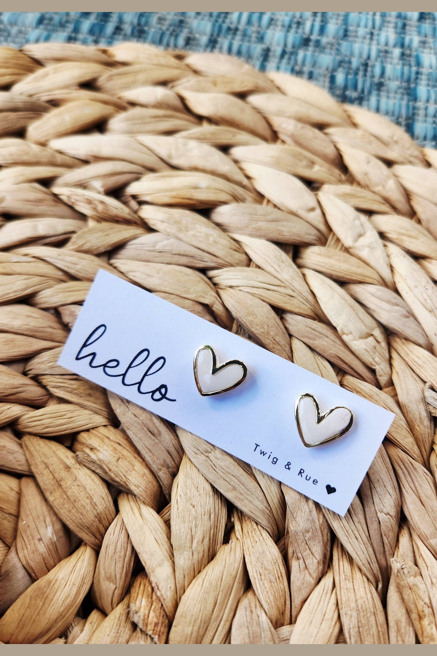 Heart clay studs: White Pearl / Gold heart