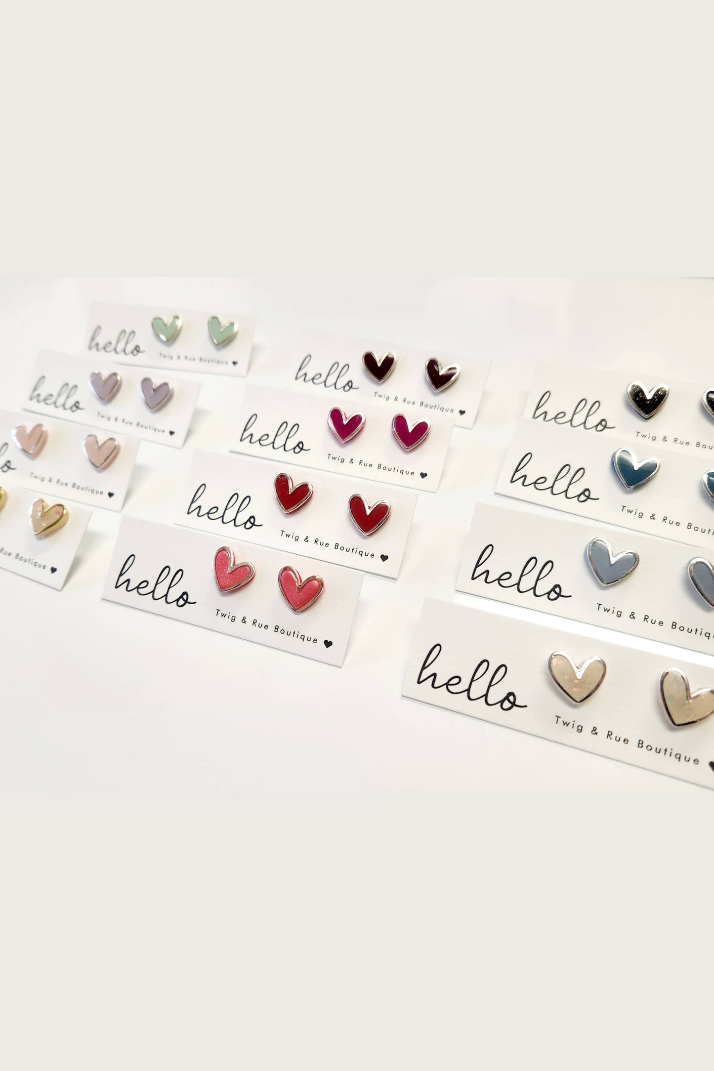 Heart clay studs: White Pearl / Gold heart