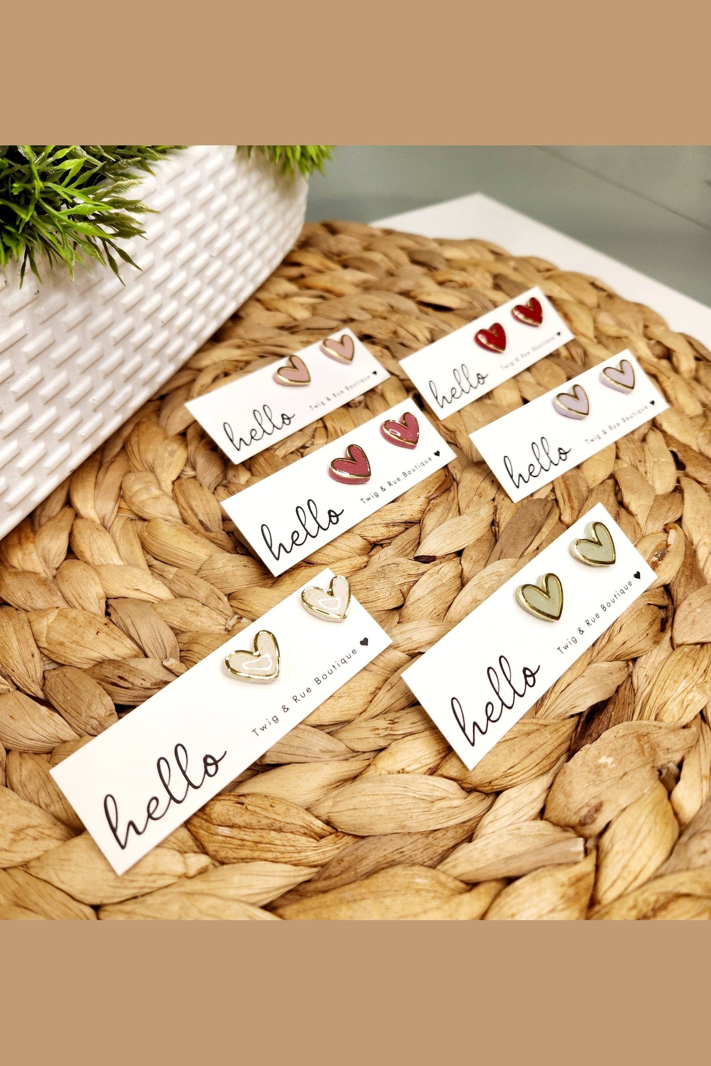 Heart clay studs: White Pearl / Gold heart