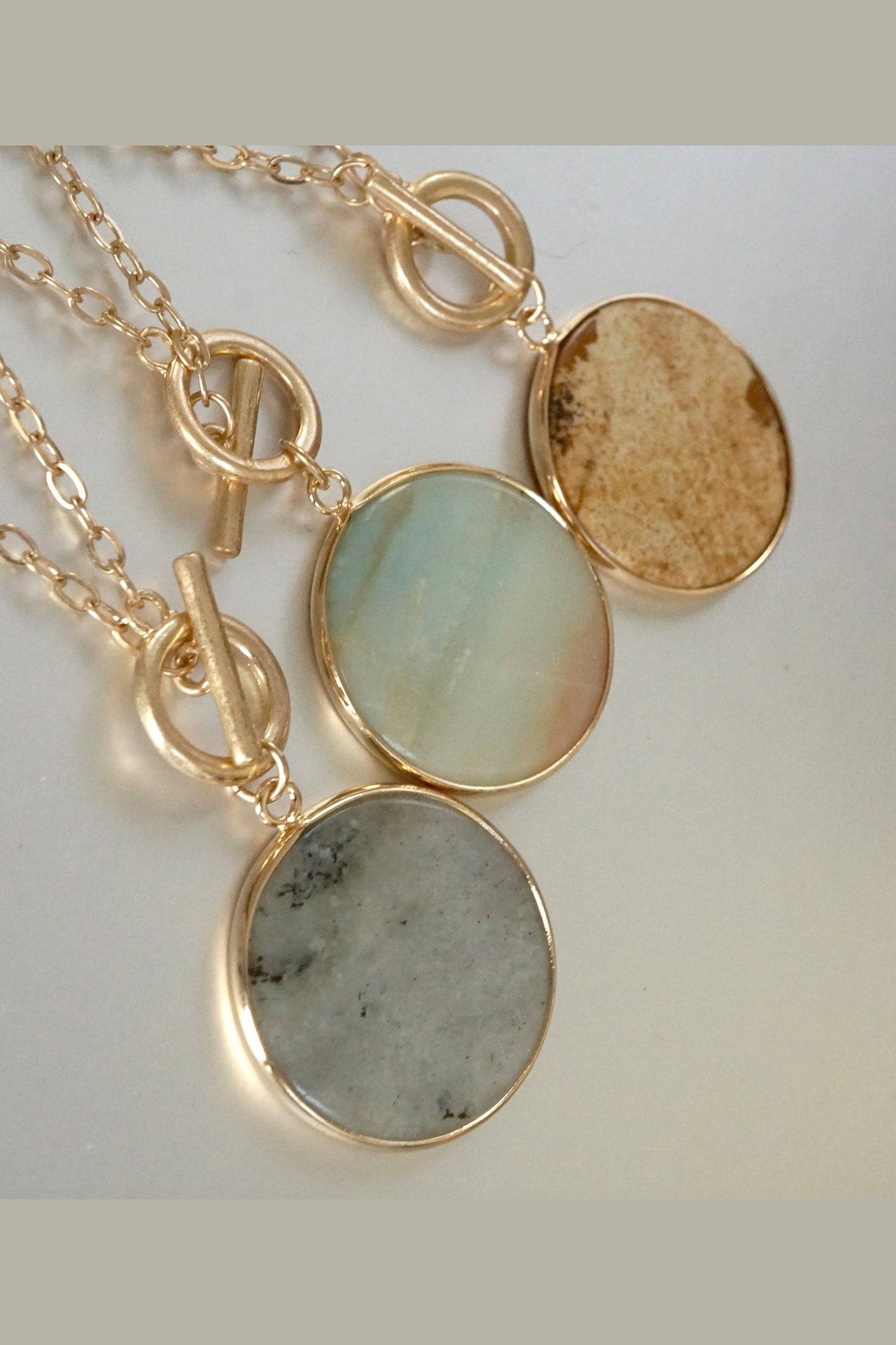 Semi-Precious Disc Pendant Front Toggle Chain Necklace: Mint Green
