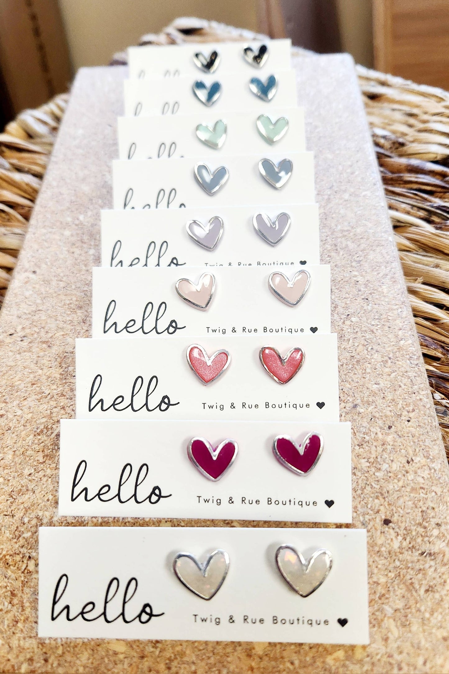 Heart clay studs: White Pearl / Gold heart