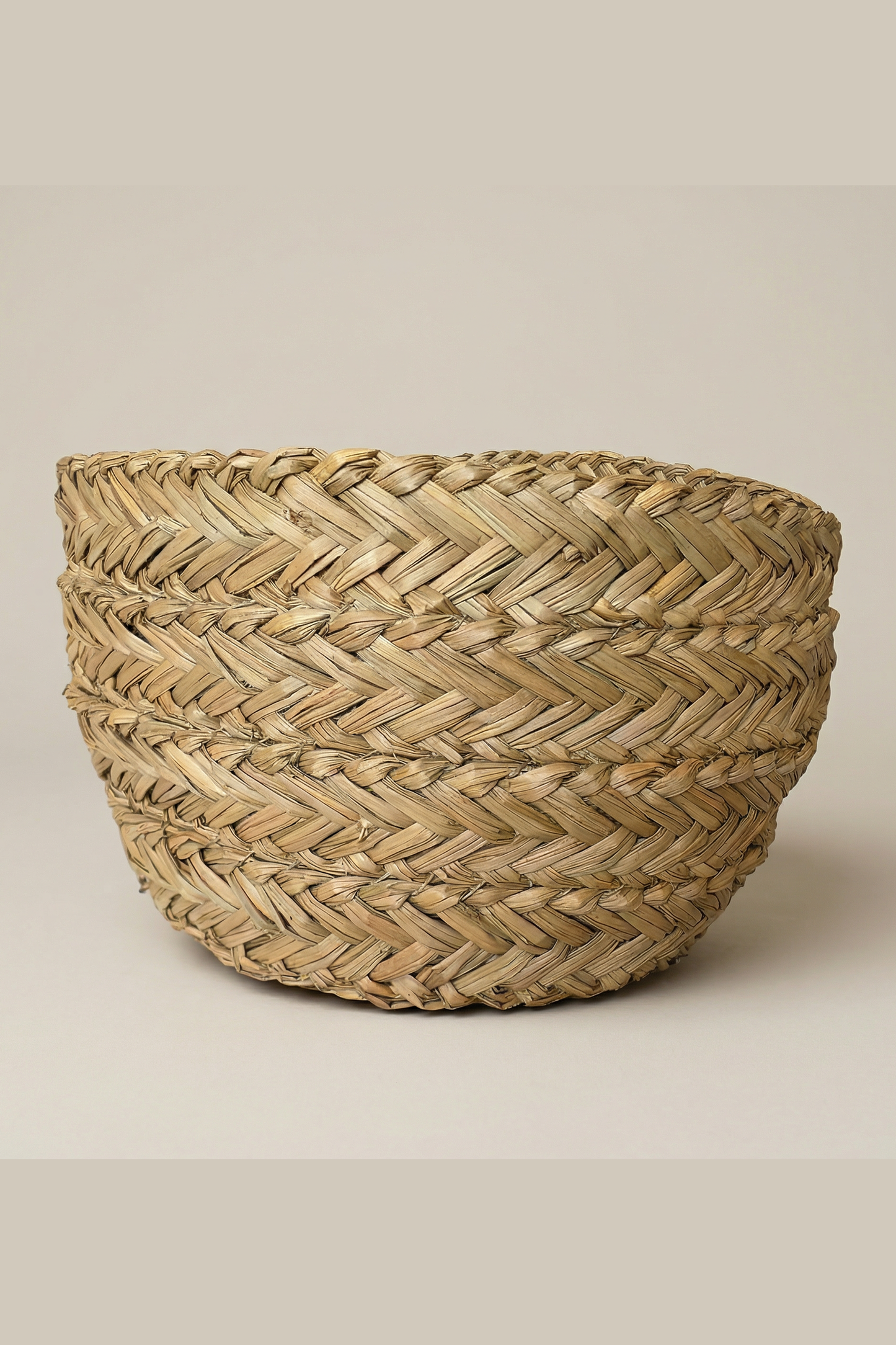 Classic Round Seagrass Basket – Flat Bottom Design