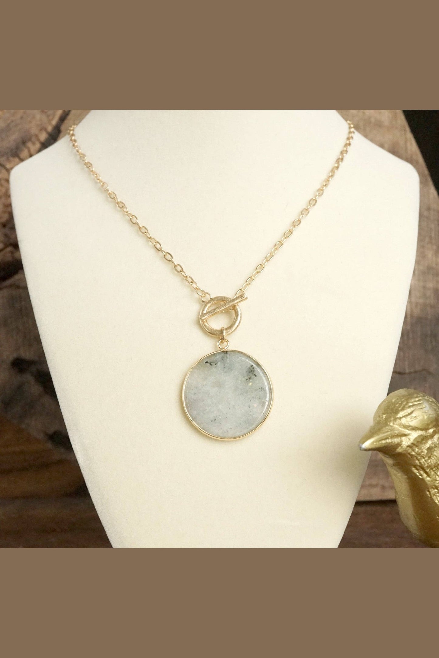 Semi-Precious Disc Pendant Front Toggle Chain Necklace: Mint Green
