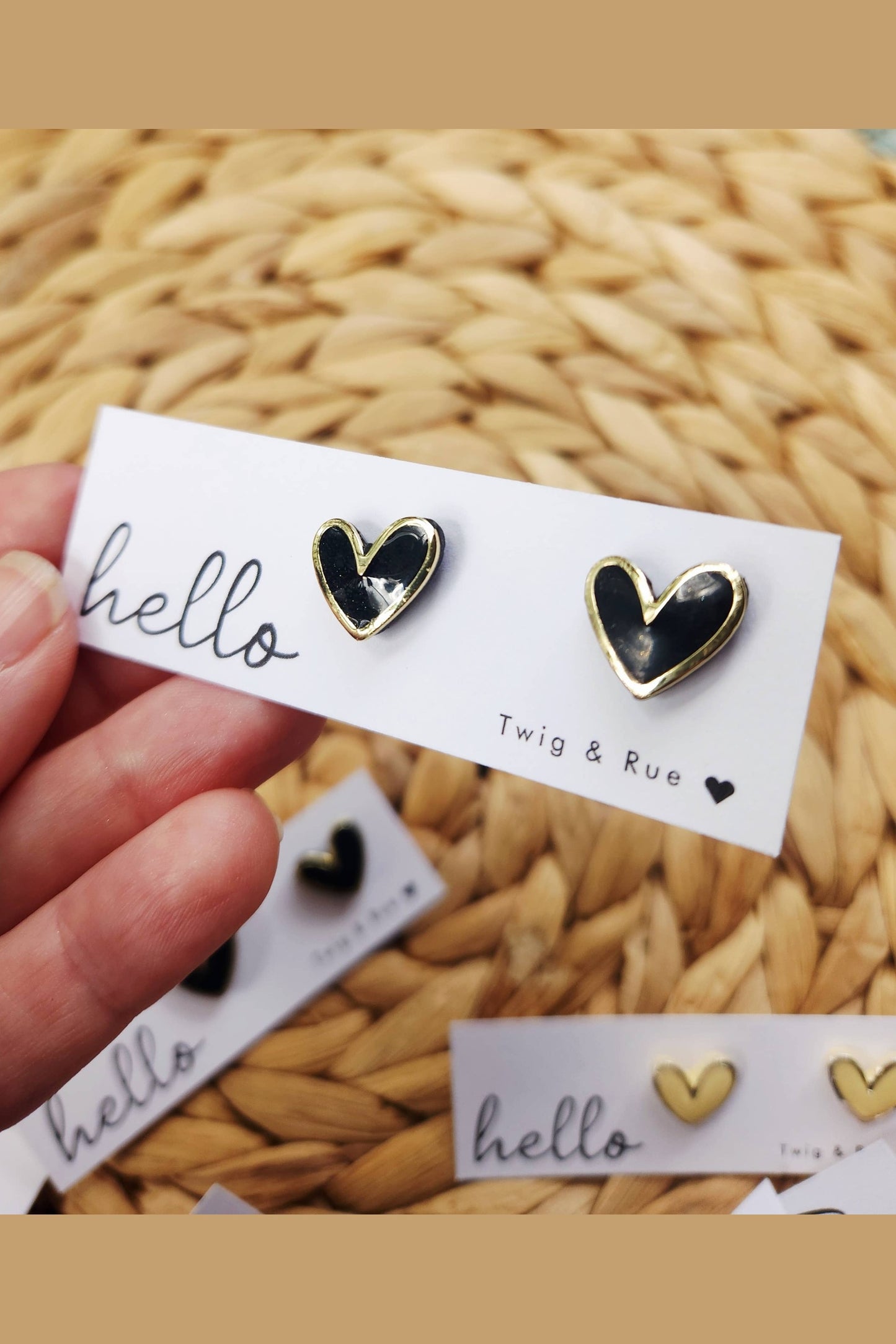 Heart clay studs: White Pearl / Gold heart