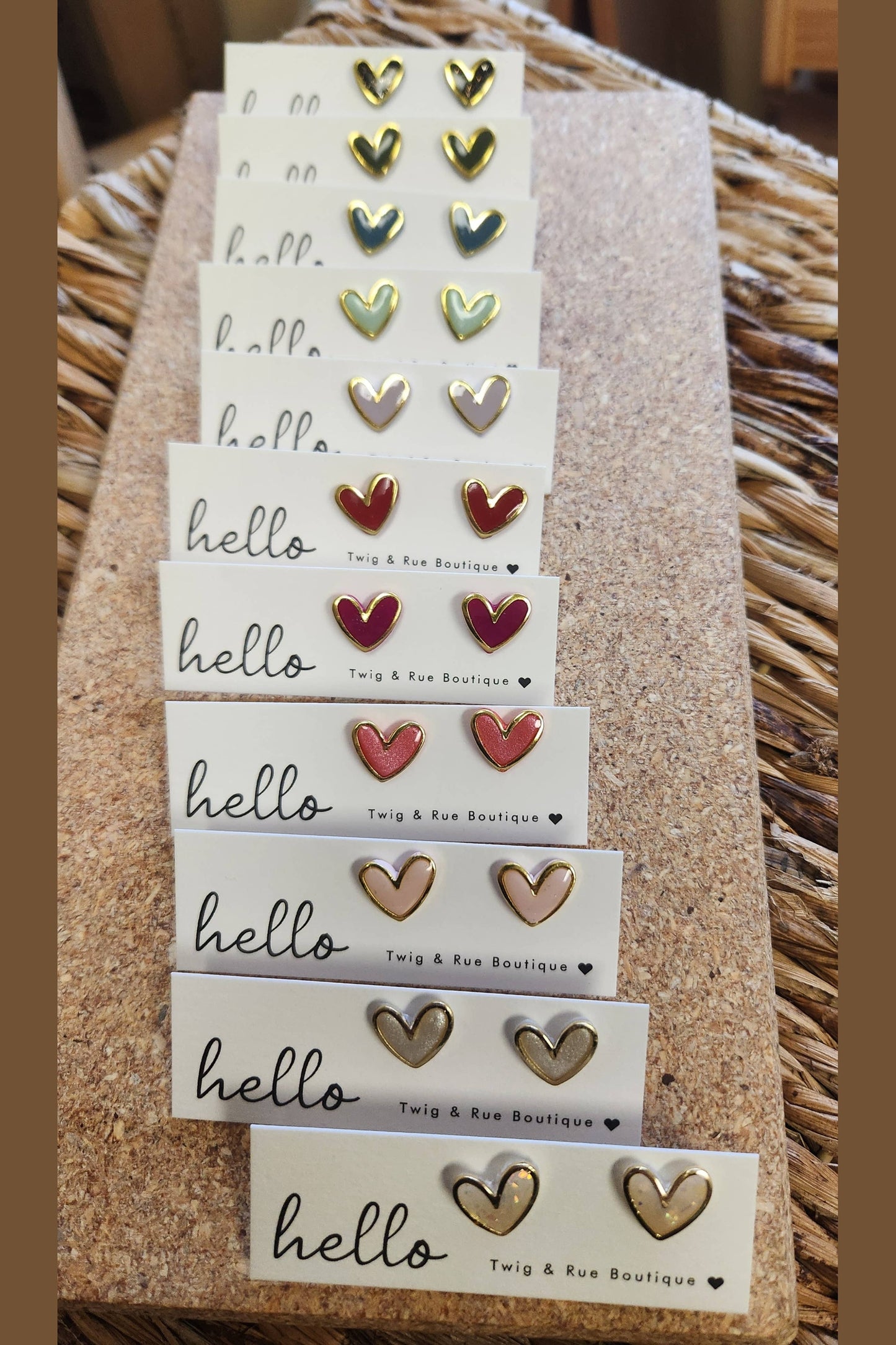 Heart clay studs: White Pearl / Gold heart