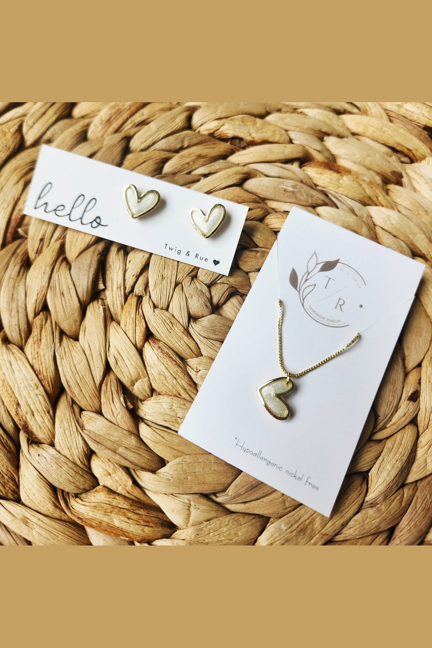 Heart clay studs: White Pearl / Gold heart
