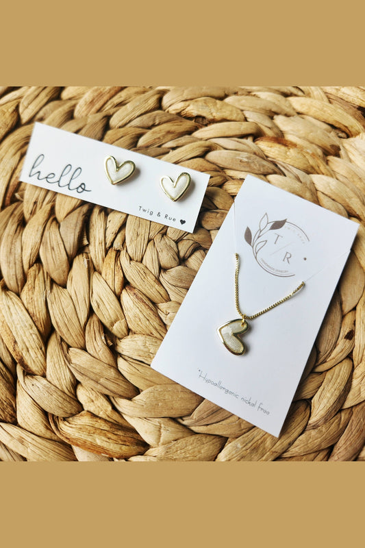 Heart clay studs: White Pearl / Gold heart