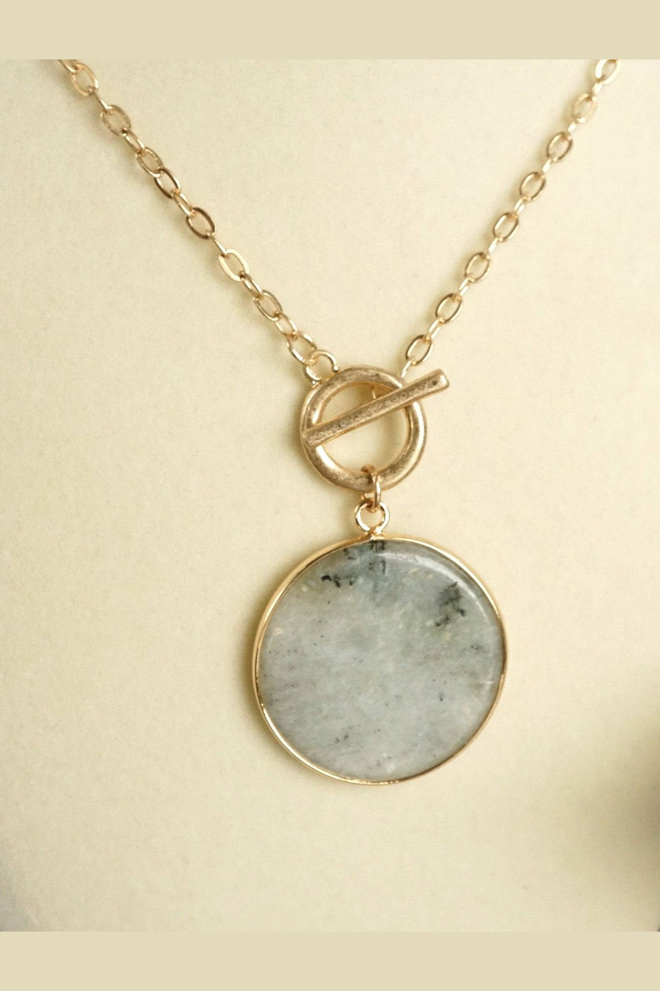 Semi-Precious Disc Pendant Front Toggle Chain Necklace: Mint Green